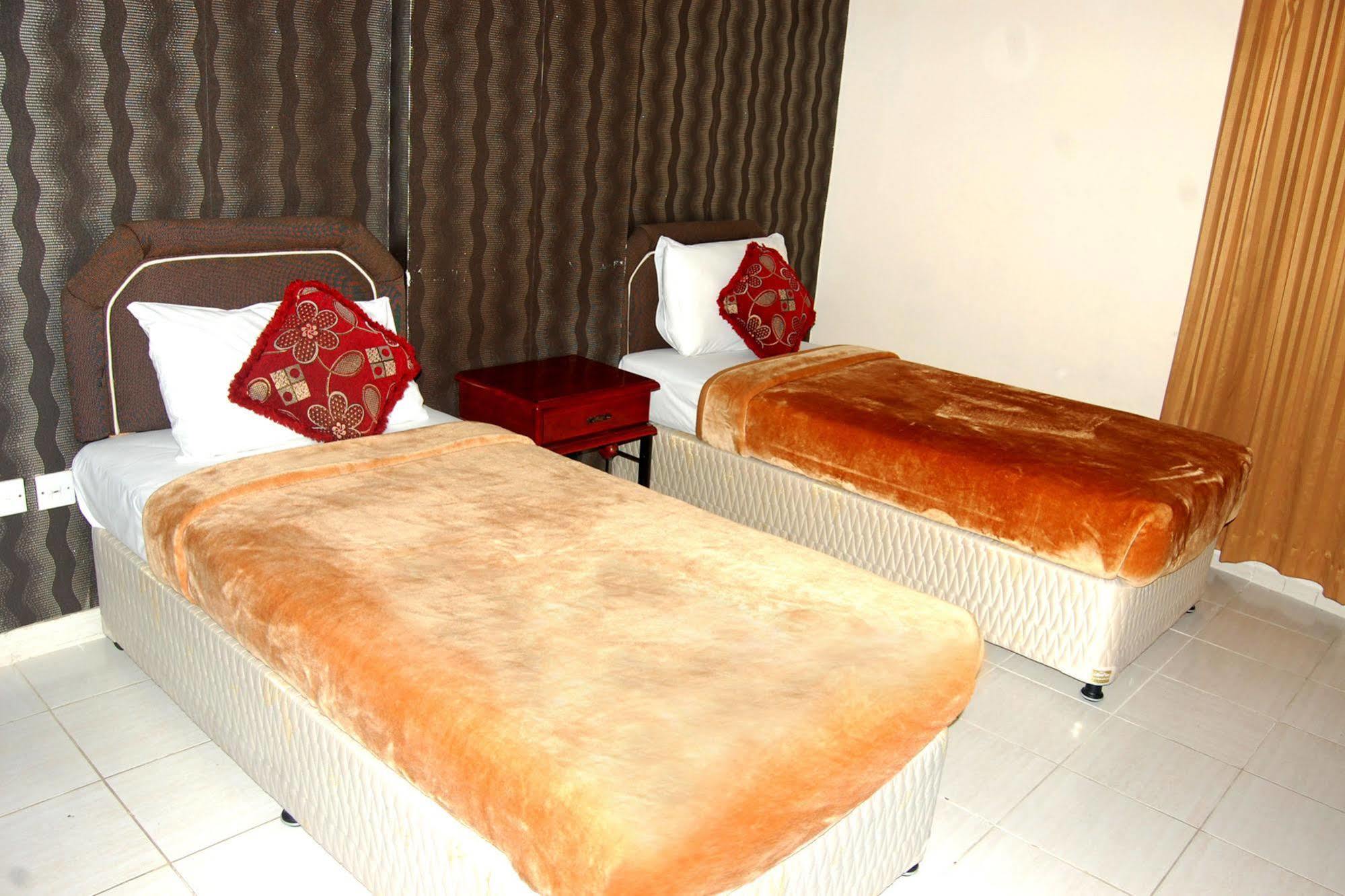 Al Ferdous Hotel Apartments Sharjah Buitenkant foto