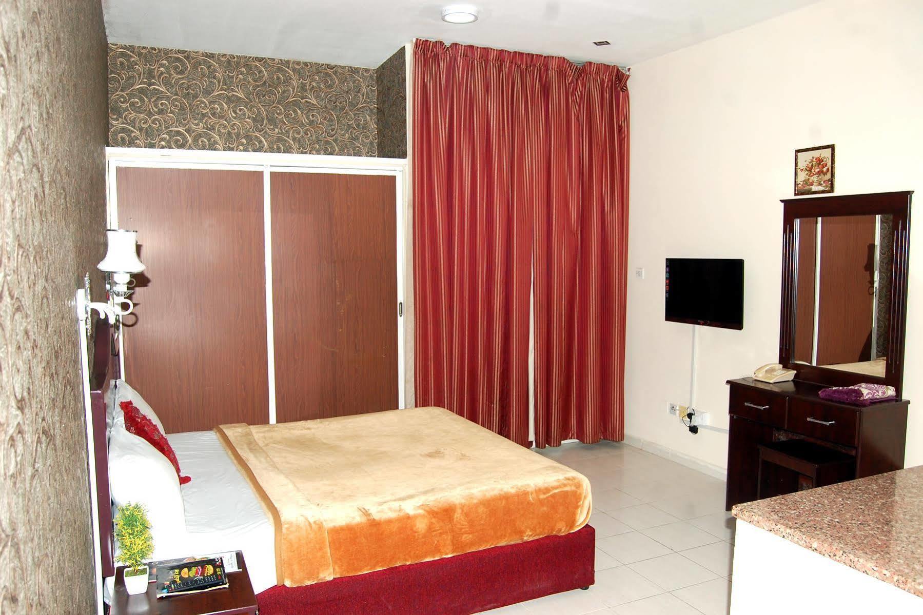 Al Ferdous Hotel Apartments Sharjah Buitenkant foto