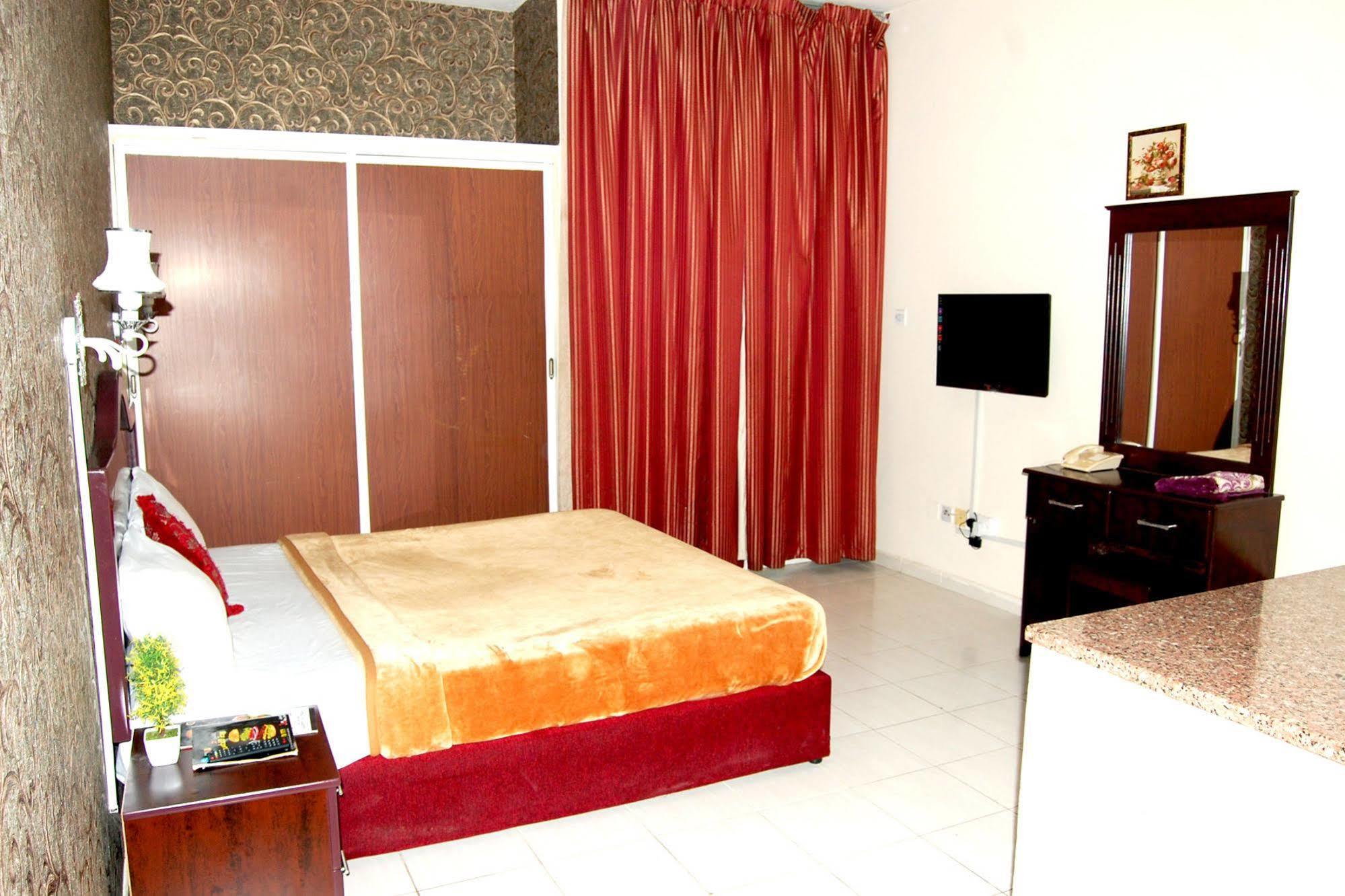 Al Ferdous Hotel Apartments Sharjah Buitenkant foto