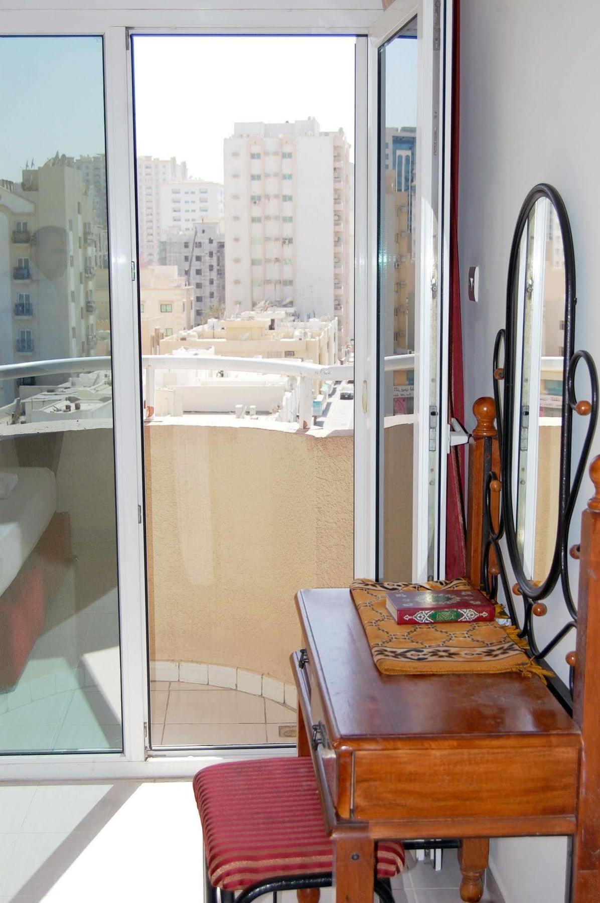 Al Ferdous Hotel Apartments Sharjah Buitenkant foto
