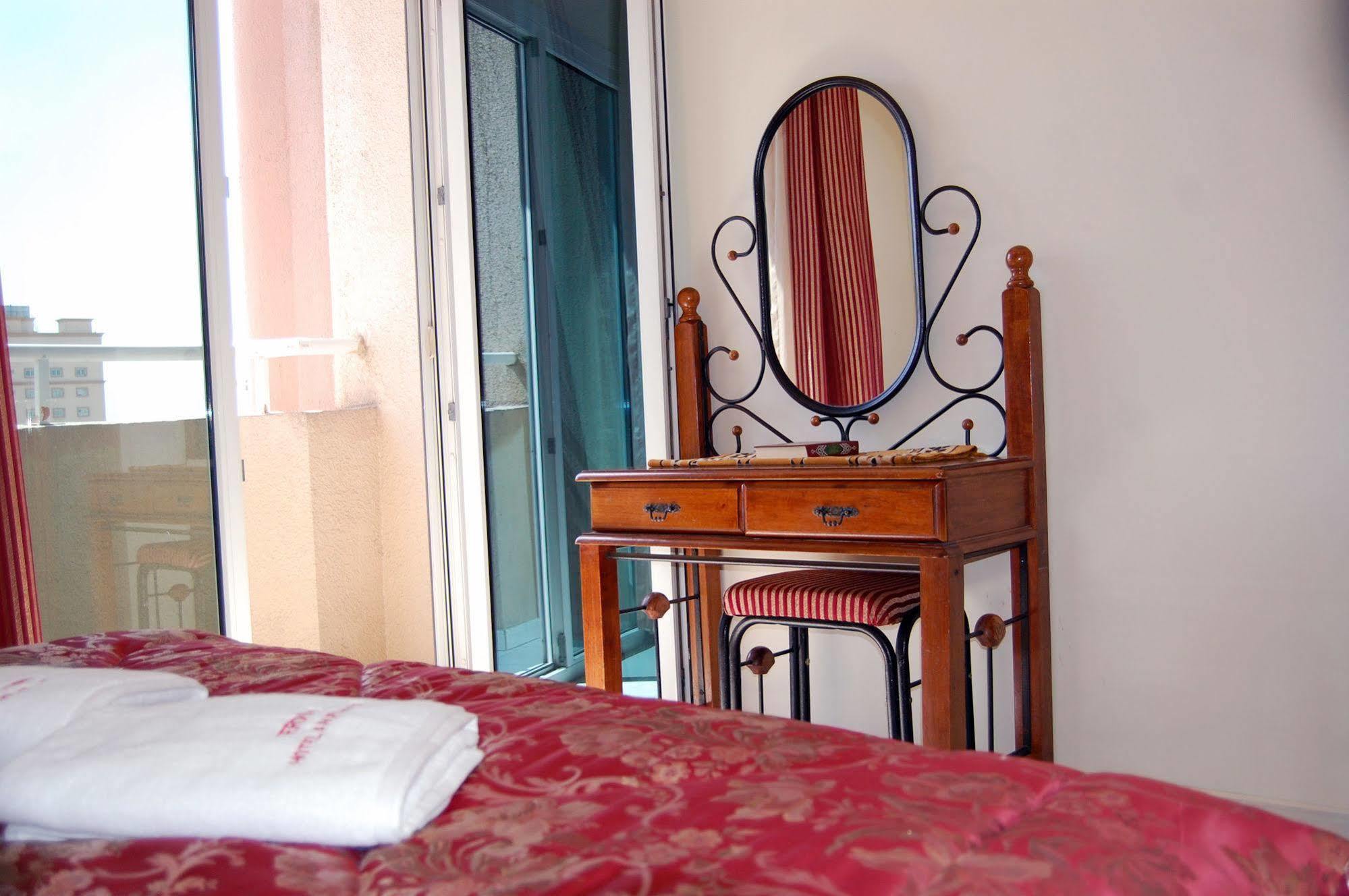Al Ferdous Hotel Apartments Sharjah Buitenkant foto